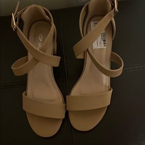 BRAND NEW!! Sandals/ heels